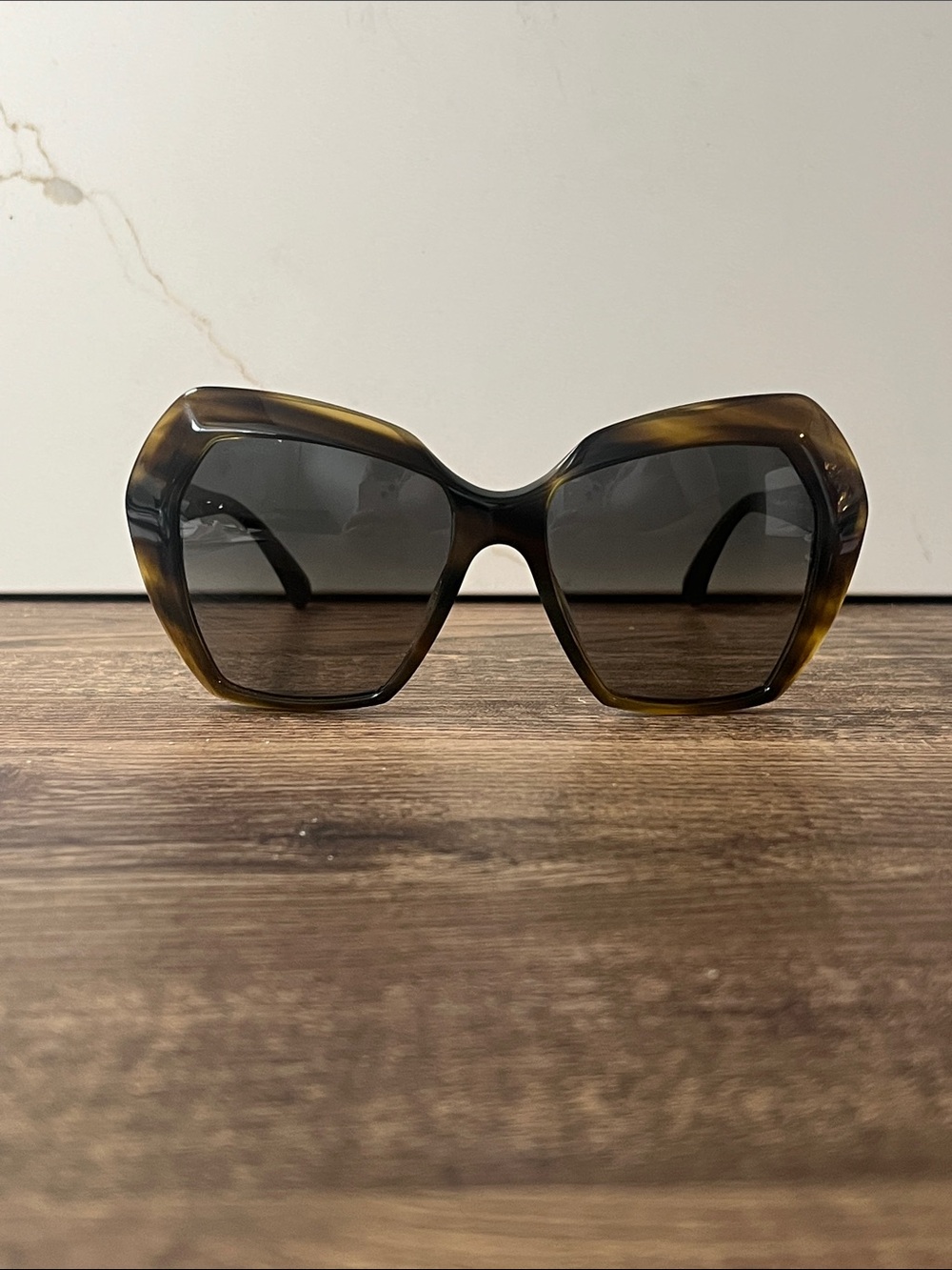 Authentic CHANEL Tortoiseshell Oversized Sunglasses - Brown 5464 c.1579/71